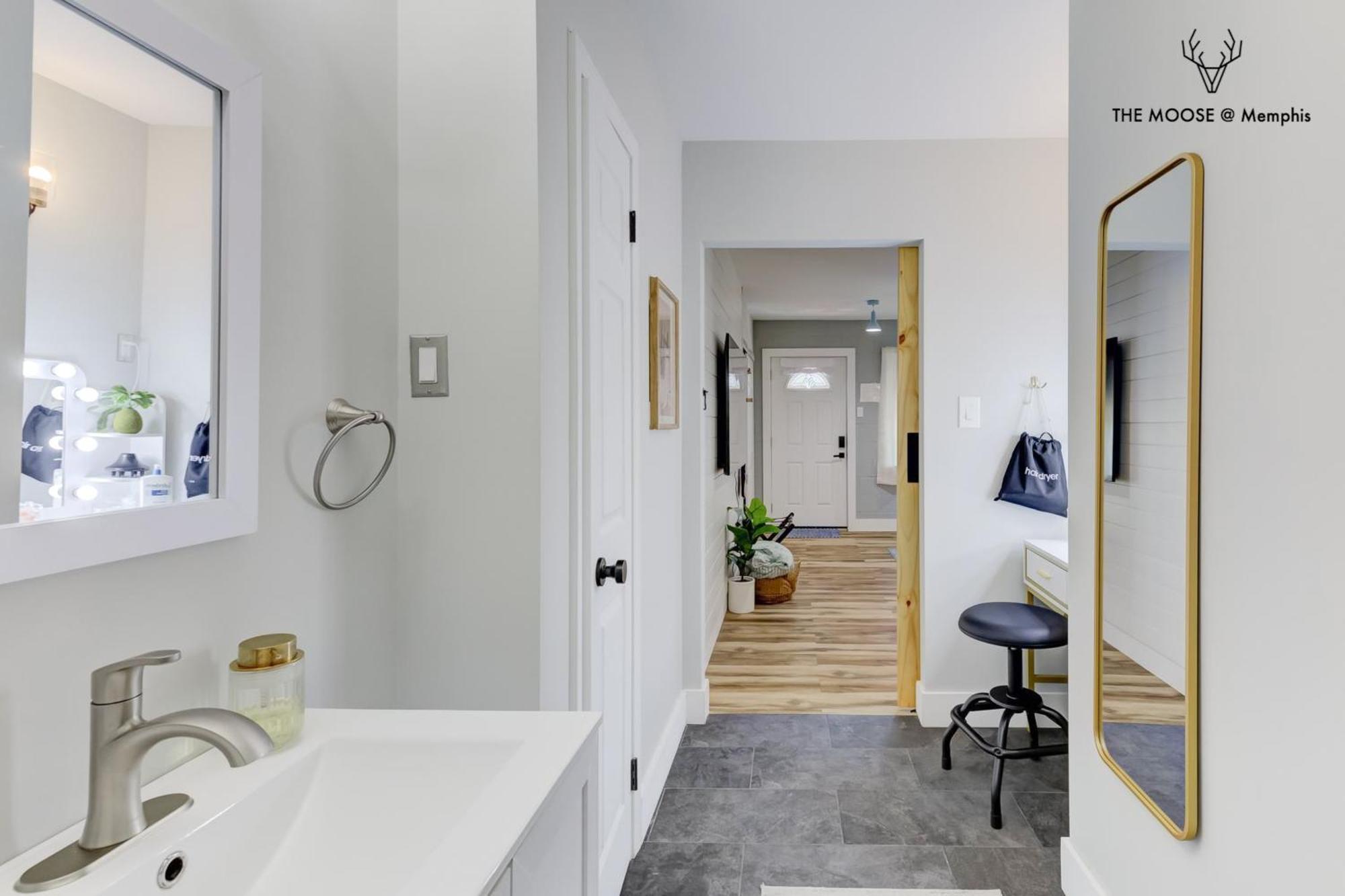 Appartement The Moose #11 - Luxe Modern Loft With King Bed, Free Parking & Wi-Fi à Memphis Extérieur photo